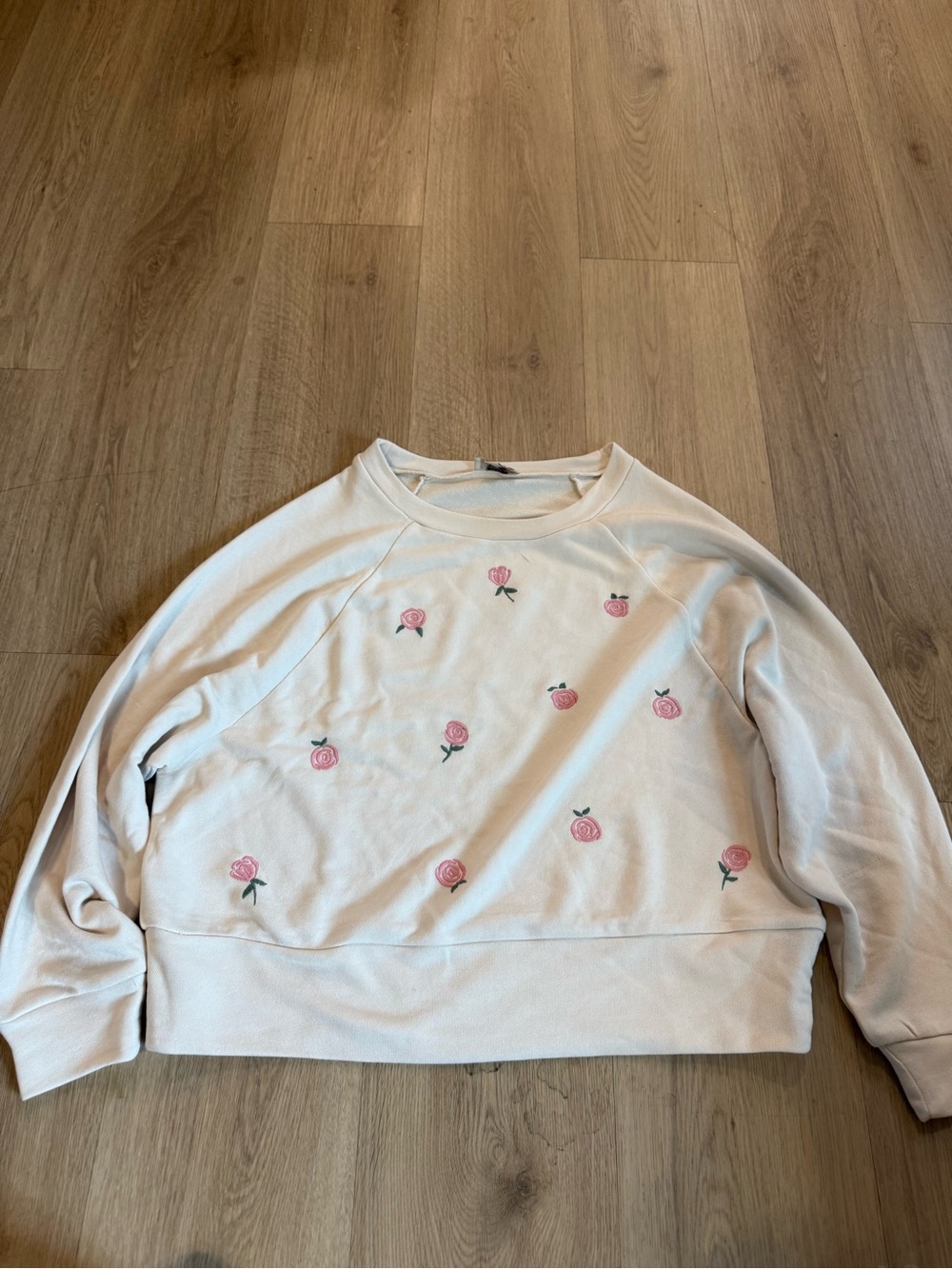 Women’s Loft Cream Crewneck Sweatshirt with Pink Rose Embroidery adult XS